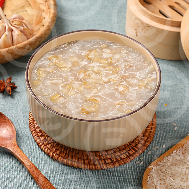 牛奶燕麦粥。